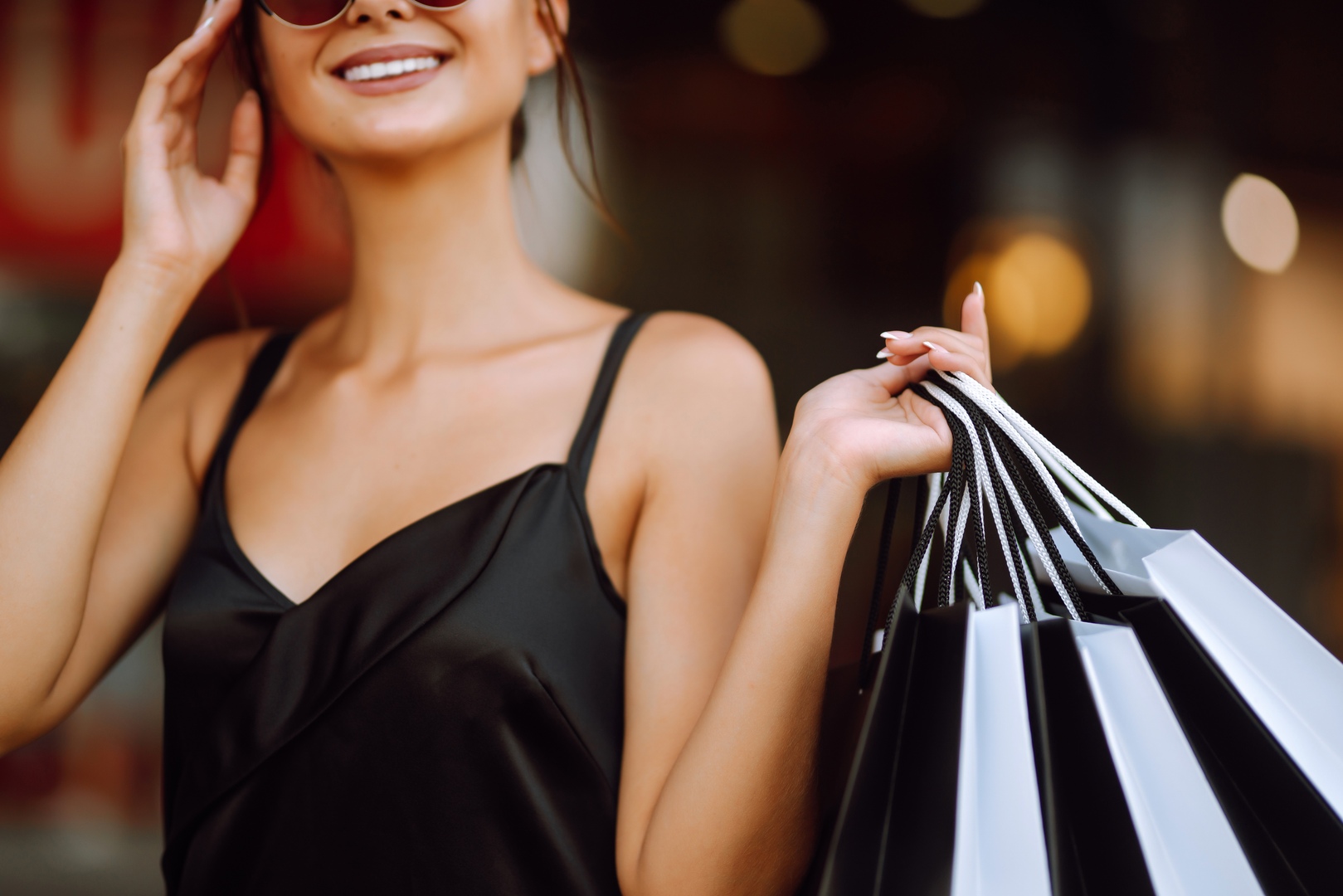 AuraNorthMiamiBeach_LuxuryApartmentCommunity_Shopping