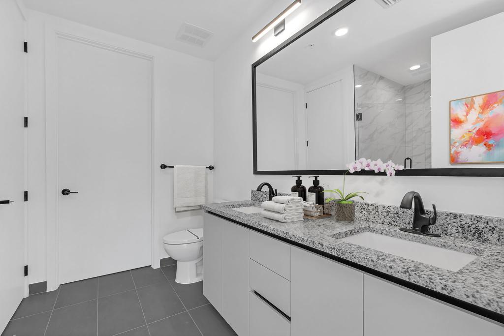 AuraNorthMiamiBeach_LuxuryApartments_Bathroom_MiamiFlorida